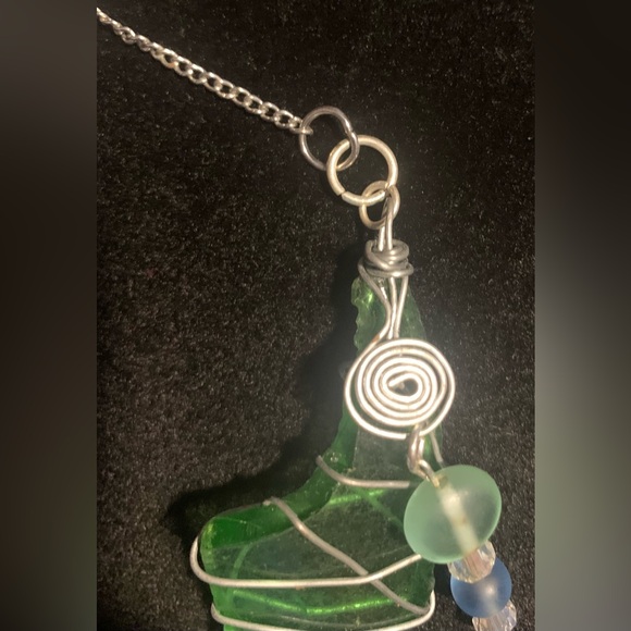 Seaglass key chain wrapped in wire with beads homemade Cape Breton - Picture 3 of 5